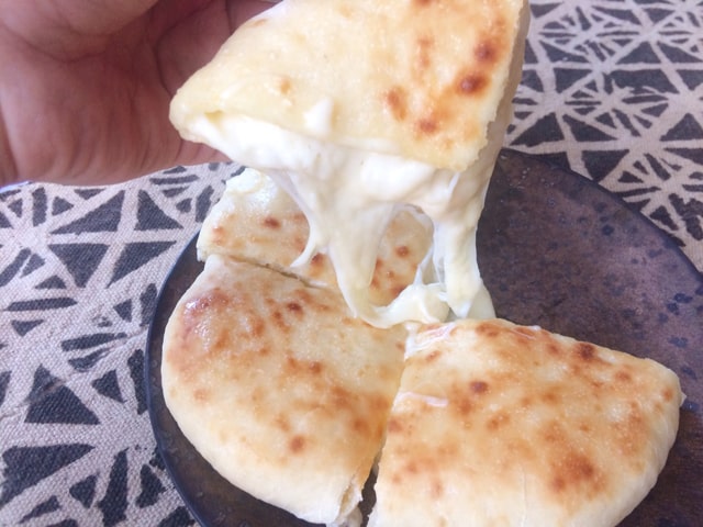チーズが流れ出ている画像